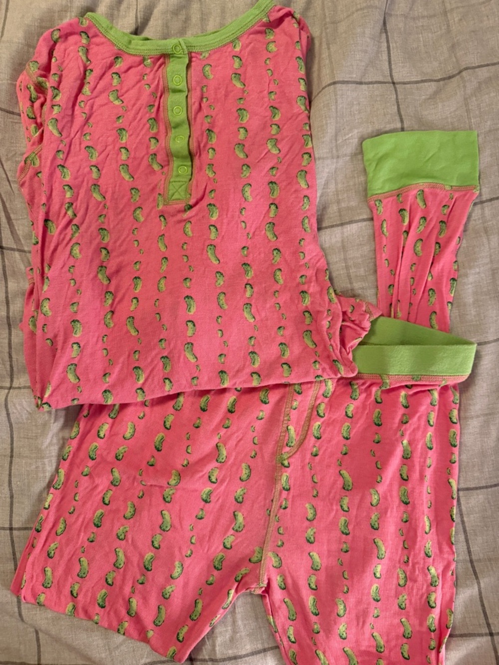 Munki Munki L Pink and Green Pickle-Print Pajama Set